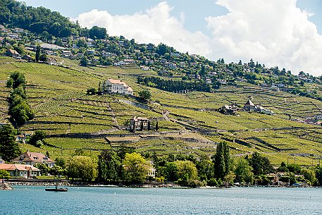 Mit dem Schiff auf dem Genfersee Richtung Schloss Cillion