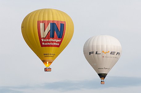 Heissluftballons bei Start in Worben BE